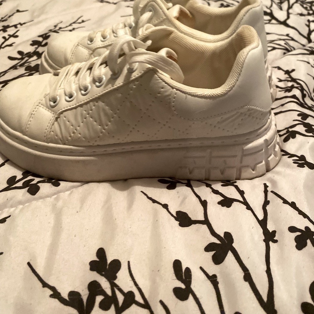 Like new platform sneakers, 1” platform, super cute and comfy, size 8